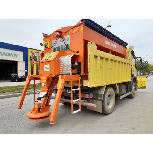 ELEKTRİKLİ TUZ SERPME MAKİNESİ / 7M3 / UZAKTAN KUMANDALI