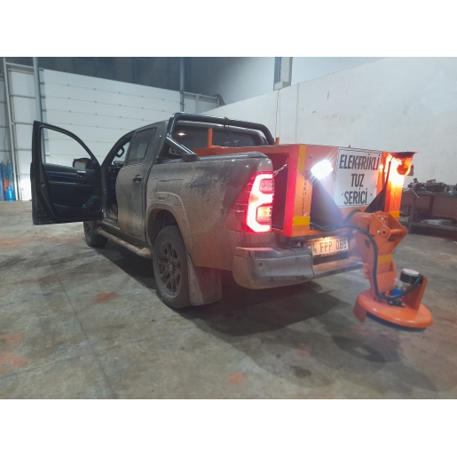TUZ SERPME MAKİNESİ / 0,5 M3 / ELEKTRİKLİ / UZAKTAN KUMANDALI /  TÜM AÇILARDA TUZLAMA YAPABİLME ÖZELLİĞİ ...