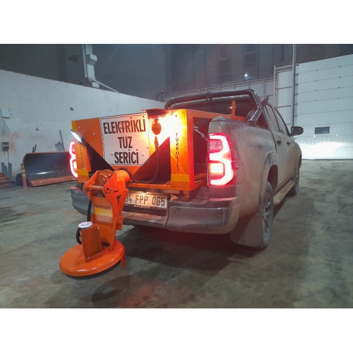 TUZ SERPME MAKİNESİ / 0,5 M3 / ELEKTRİKLİ / UZAKTAN KUMANDALI /  TÜM AÇILARDA TUZLAMA YAPABİLME ÖZELLİĞİ ...