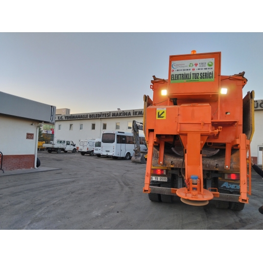 ELEKTRİKLİ TUZ SERPME MAKİNESİ / 7M3 / UZAKTAN KUMANDALI