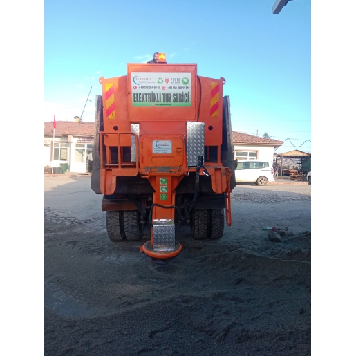 ELEKTRİKLİ TUZ SERPME MAKİNESİ / 7M3 / UZAKTAN KUMANDALI