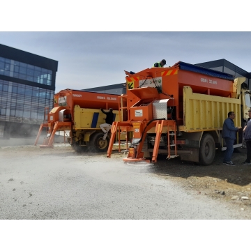 ELEKTRİKLİ TUZ SERPME MAKİNESİ / 7M3 / UZAKTAN KUMANDALI