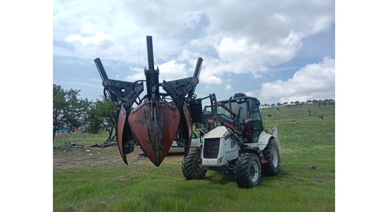 AĞAÇ SÖKME DİKME MAKİNESİ / FİDAN SÖKME DİKME MAKİNESİ