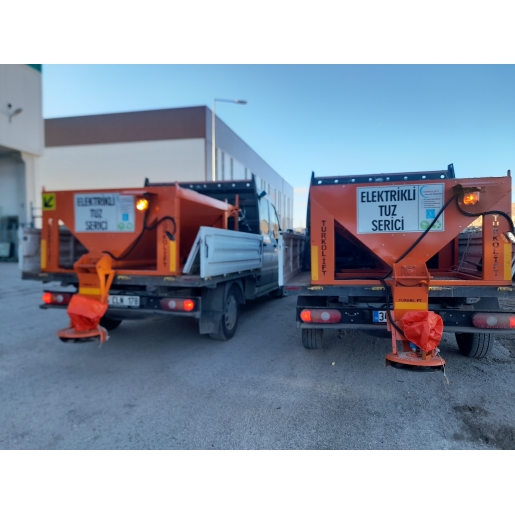 KAMYONET ÜZERİ TUZ SERPME MAKİNESİ 1.2 M3 / ELEKTRİKLİ / UZAKTAN KUMANDALI / 
