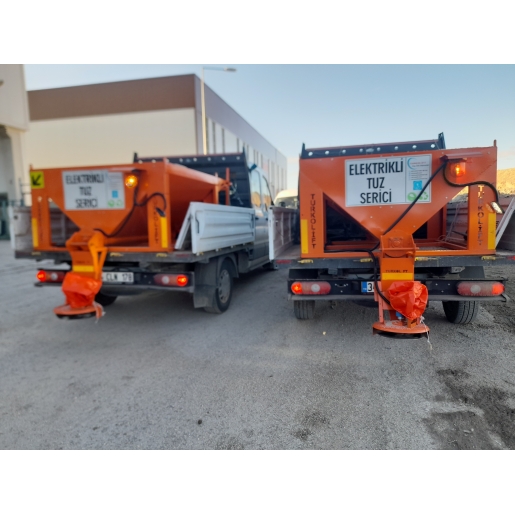 KAMYONET ÜZERİ TUZ SERPME MAKİNESİ 1.2 M3 / ELEKTRİKLİ / UZAKTAN KUMANDALI / 