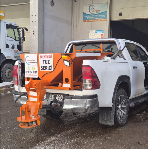TUZ SERPME MAKİNESİ / 0,5 M3 / ELEKTRİKLİ / UZAKTAN KUMANDALI /  TÜM AÇILARDA TUZLAMA YAPABİLME ÖZELLİĞİ ...