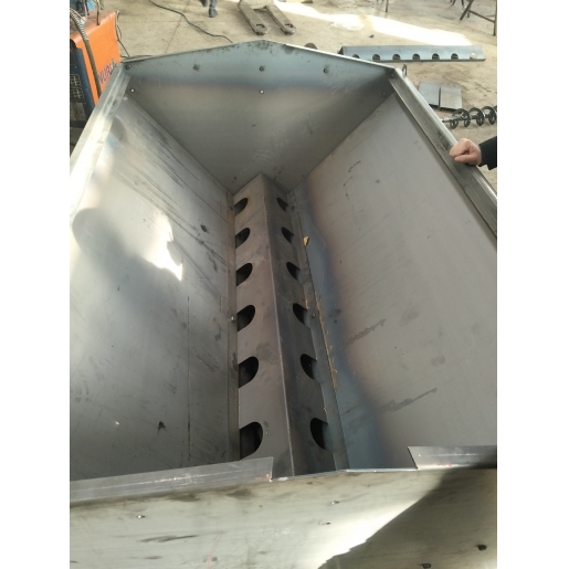 KAMYONET ÜZERİ TUZ SERPME MAKİNESİ 1.2 M3 / ELEKTRİKLİ / UZAKTAN KUMANDALI / 