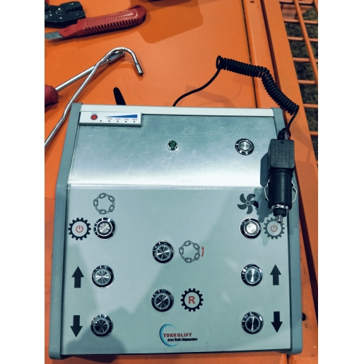 KAMYONET ÜZERİ TUZ SERPME MAKİNESİ 1.2 M3 / ELEKTRİKLİ / UZAKTAN KUMANDALI / 