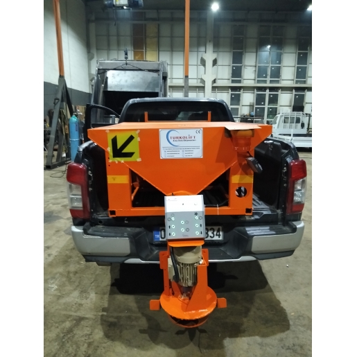 KAMYONET ÜZERİ TUZ SERPME MAKİNESİ 1.2 M3 / ELEKTRİKLİ / UZAKTAN KUMANDALI / 
