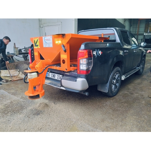 KAMYONET ÜZERİ TUZ SERPME MAKİNESİ 1.2 M3 / ELEKTRİKLİ / UZAKTAN KUMANDALI / 