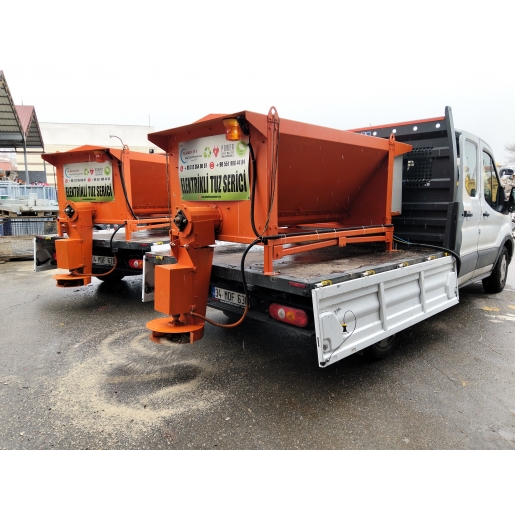 KAMYONET ÜZERİ TUZ SERPME MAKİNESİ 1.2 M3 / ELEKTRİKLİ / UZAKTAN KUMANDALI / 