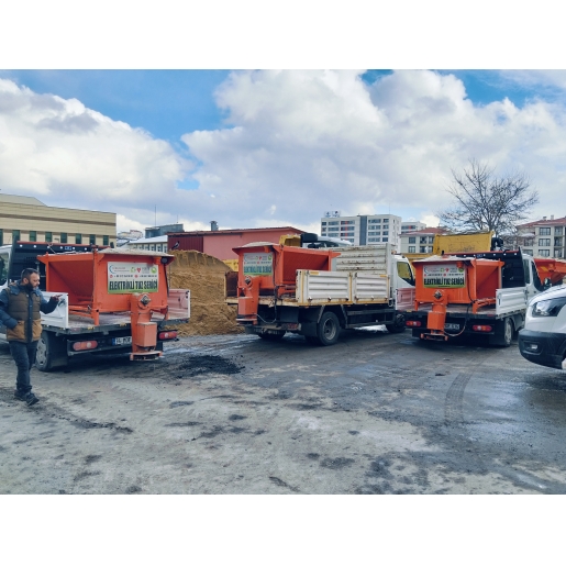 Tuz Serpme Makinesi / Uzaktan Kumandalı / Elektrikli / Kamyonet - Pikap Üzeri Monteli.