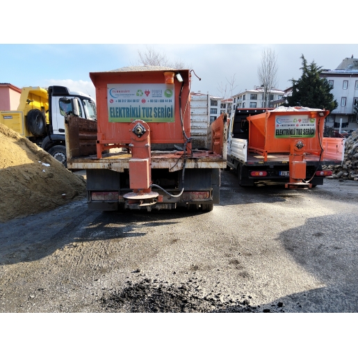 KAMYONET ÜZERİ TUZ SERPME MAKİNESİ 1.2 M3 / ELEKTRİKLİ / UZAKTAN KUMANDALI / 