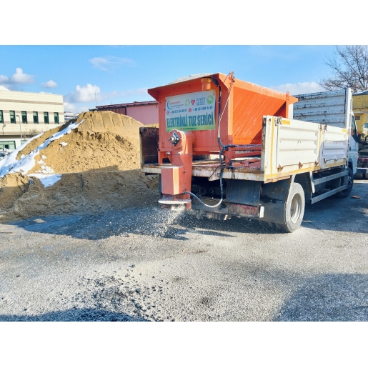 KAMYONET ÜZERİ TUZ SERPME MAKİNESİ 1.2 M3 / ELEKTRİKLİ / UZAKTAN KUMANDALI / 